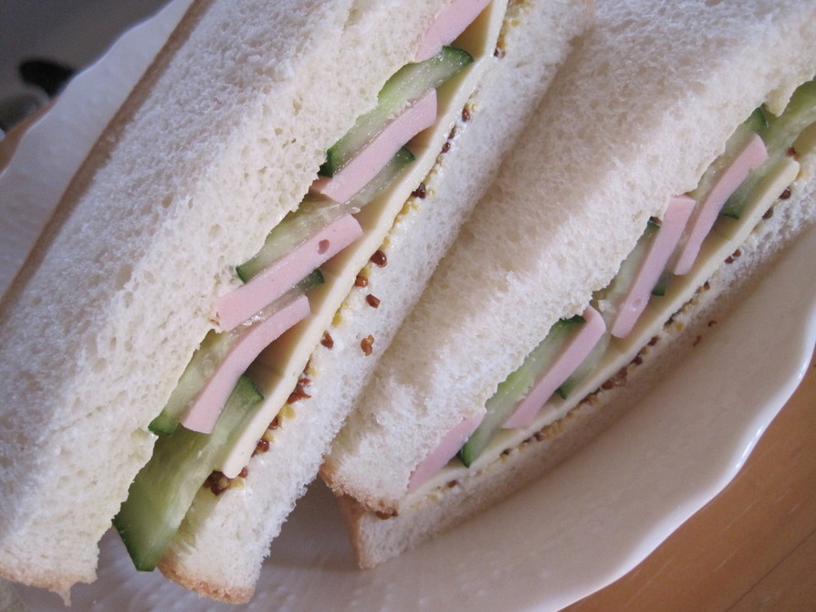 きゅうりと魚ニソのサンドイッチの画像