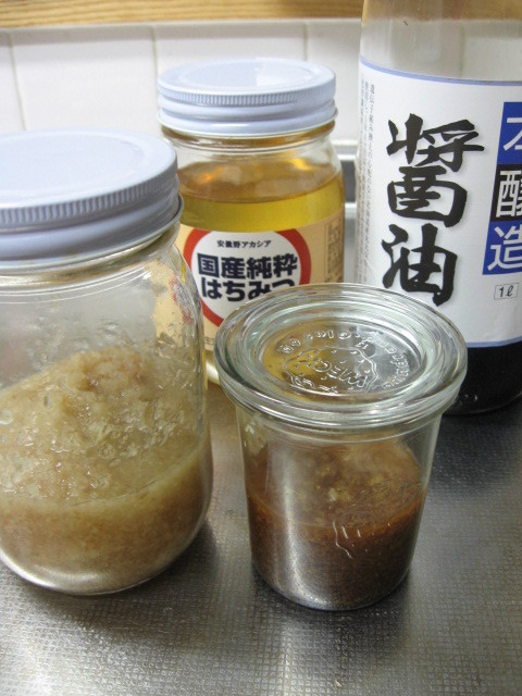 すりおろし生姜の蜂蜜漬けと醤油漬けの画像
