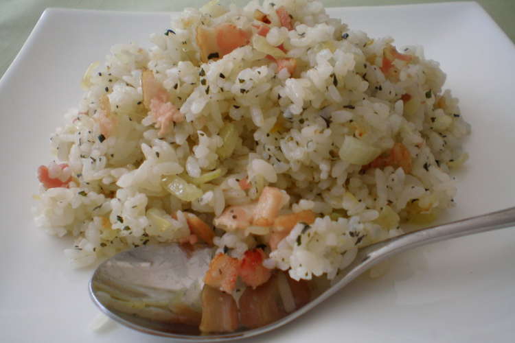 ベーコンと玉ねぎのバジル炒めご飯 レシピ 作り方 By はぁこママ クックパッド 簡単おいしいみんなのレシピが373万品