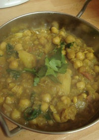 ジャガイモとひよこ豆のインド家庭カレー