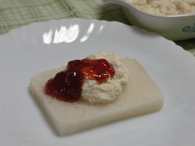 手作り米粉パンと【豆乳チーズ＆ジャム】の写真