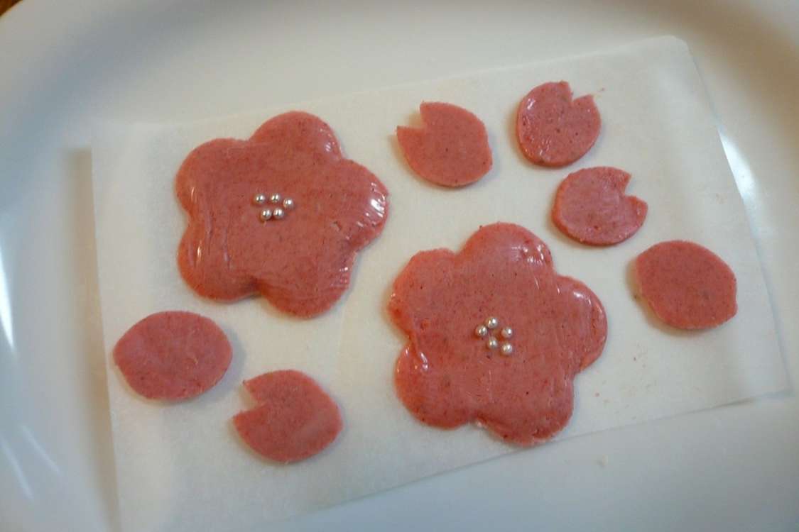 ケーキの飾りに お花と花びらチョコレート レシピ 作り方 By おぶうさま クックパッド 簡単おいしいみんなのレシピが379万品
