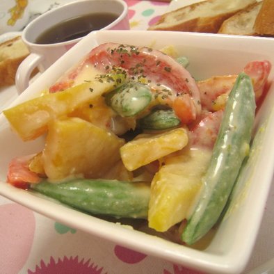 カマンベールチーズヨーグルトサラダの写真