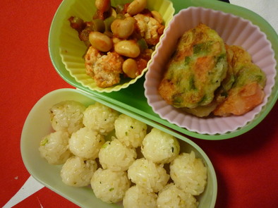 1歳児のお弁当　鶏団子煮（写真左上）の写真