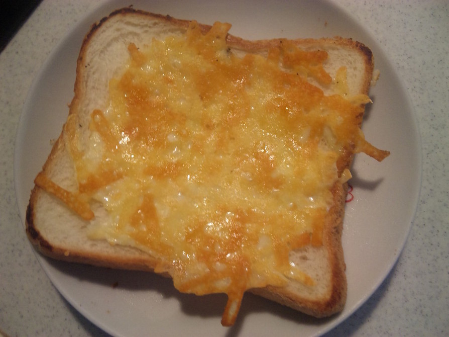 フライパンでカリカリチーズトーストの画像
