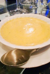ヘルシー　乾燥大豆と人参のスープ