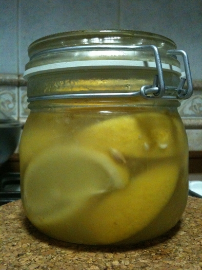 プリザーブド・レモン　保存用レモンの写真