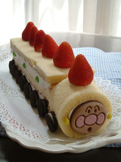 アンパンマン電車ケーキの写真