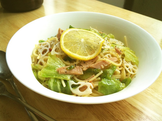 レモン風味！レタスとれんこんのパスタの画像