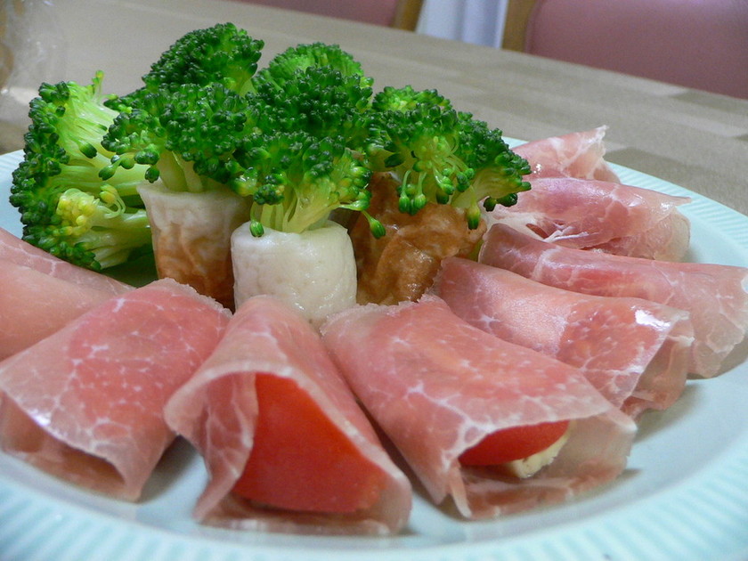 ハムとトマトのストロンボリ料理のレシピ