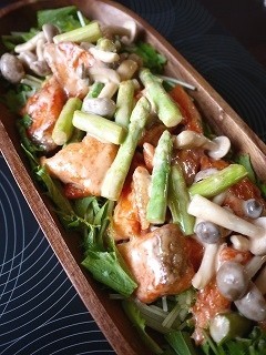 簡単美味しい!鮭としめじのマヨソース和え