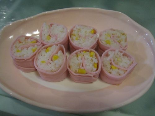幼児食　ピンクのおにまきの画像