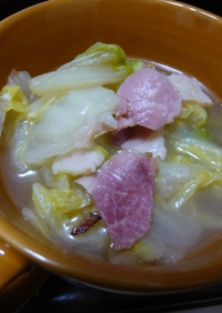 ベーコンの旨みたっぷり白菜スープ☆