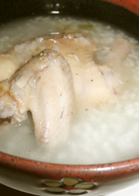 鶏の手羽ともも骨付き肉の参鶏湯風スープ粥