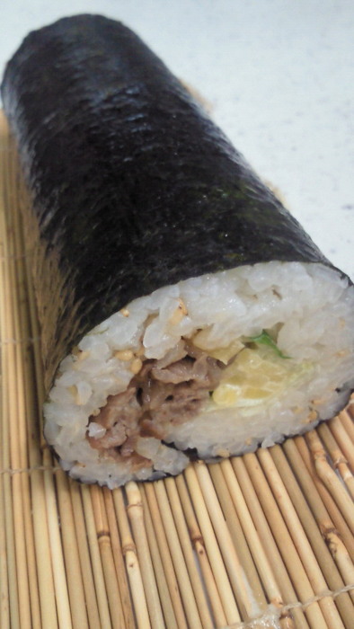 簡単寿司飯いらず☆牛肉と沢庵の海苔巻き！の写真