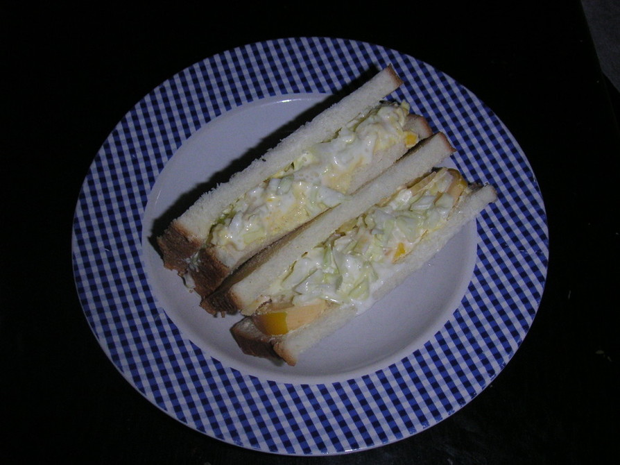 コールスローサラダのサンドイッチセットの画像
