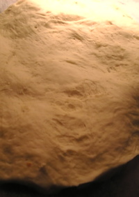 強力粉と薄力粉で作るピザ生地