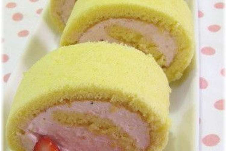 ピンク色 苺チーズクリームのロールケーキ レシピ 作り方 By ちょびころ クックパッド