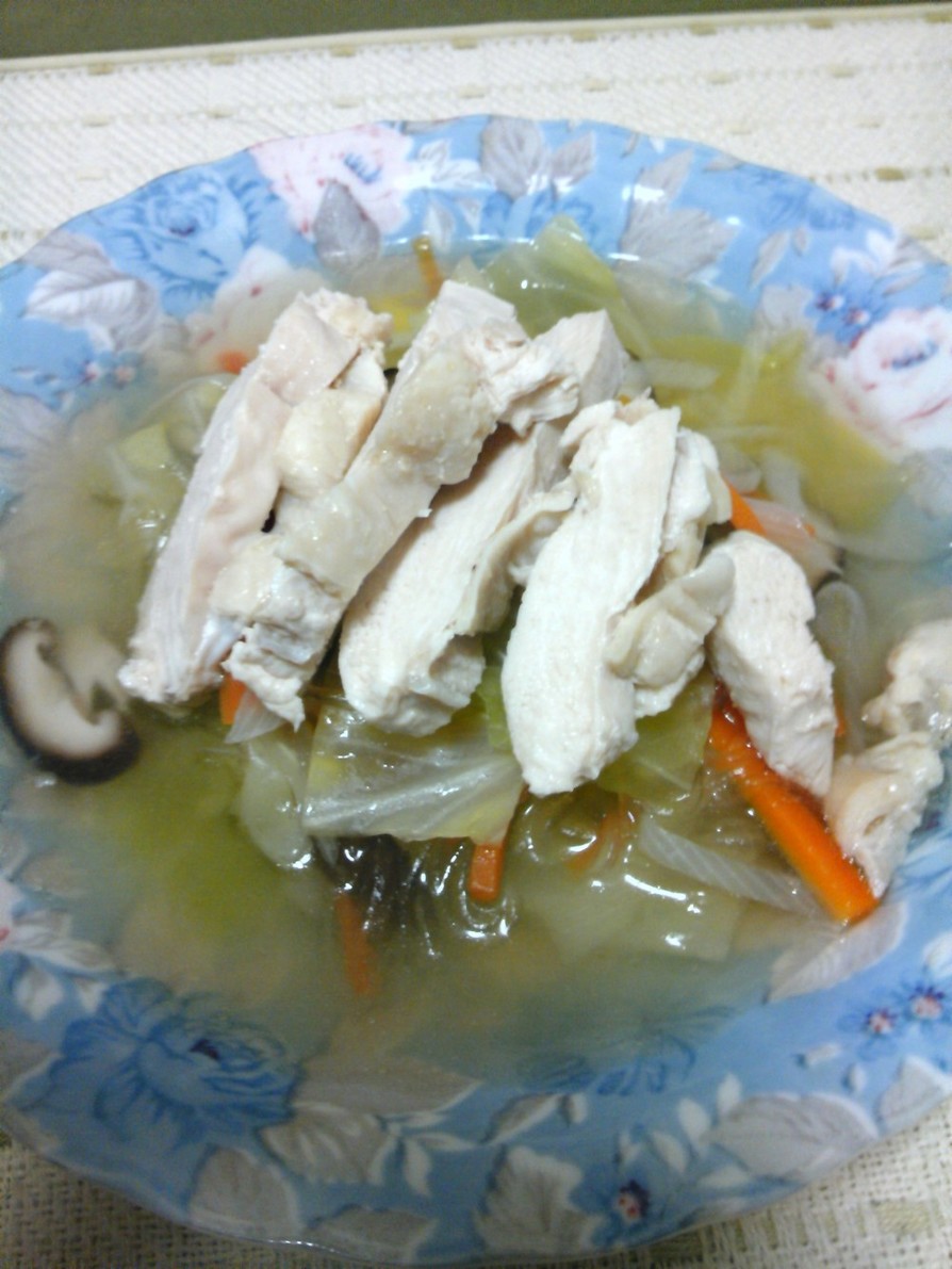 ジューシー蒸し鶏と野菜のスープの画像