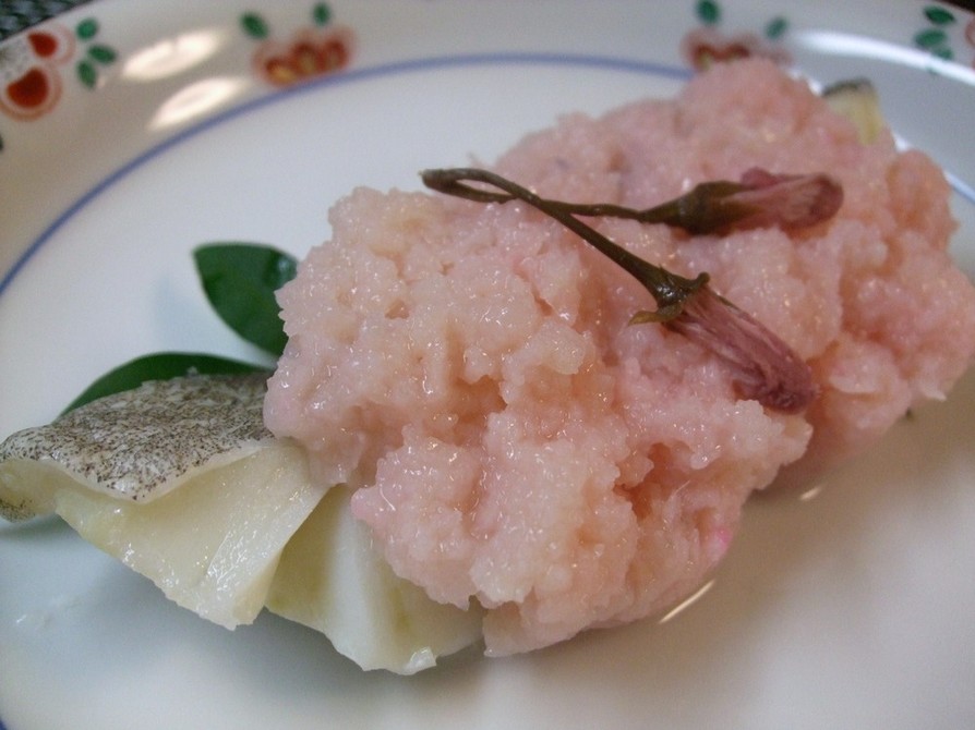 桜餅風、鱈（たら）のハス蒸しの画像