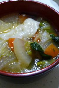 野菜いっぱい、うちの餃子スープ