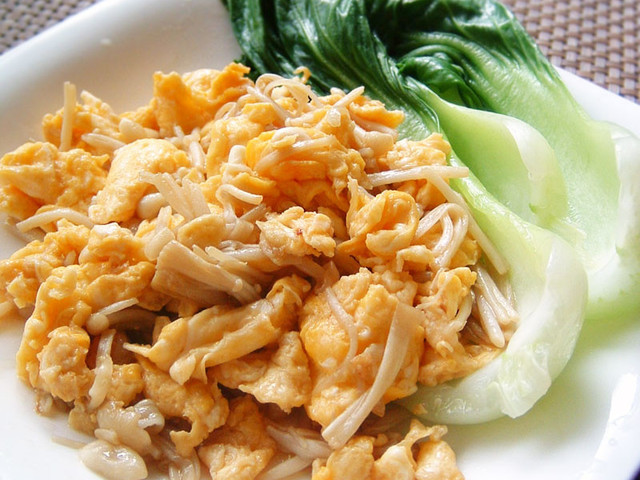 エノキと卵だけで簡単 美味しい中華 レシピ 作り方 By Moj クックパッド