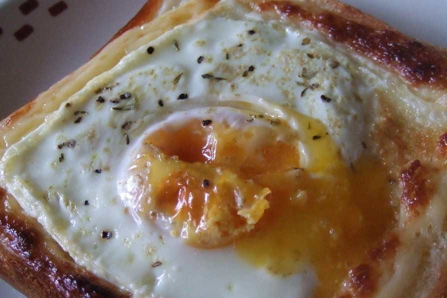 卵がとろ～り♡ハムエッグマヨトーストの画像