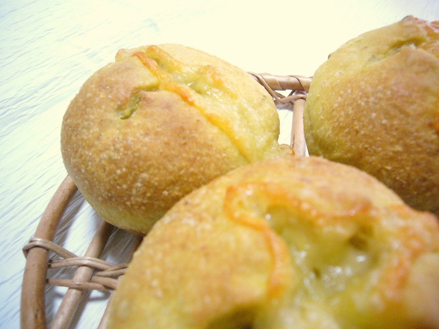 カレー風味チーズおからパン（酒粕酵母）の画像