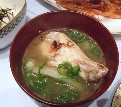 鶏手羽元と大根のスープの写真