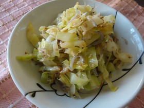 ご飯が進む♪シラスとキャベツのマヨ炒め