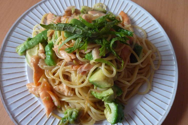 鮭とアボカドの和風パスタ レシピ 作り方 By Koukichi08 クックパッド 簡単おいしいみんなのレシピが350万品