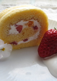 苺のふわふわロールケーキ