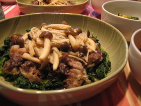 牛肉とほうれん草の和風きのこソース
