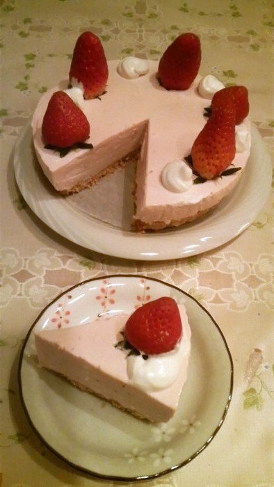 ひな祭りにも♡苺のレアチーズケーキの写真