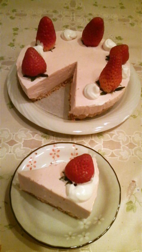 ひな祭りにも♡苺のレアチーズケーキの画像