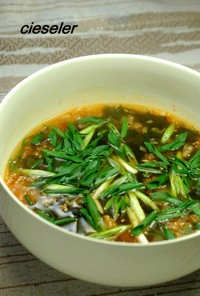 キムチとワカメの簡単ピリ辛スープ