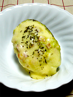 簡単!混ぜて焼くだけアボカドグラタン♪