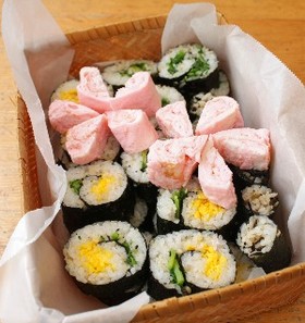お花見弁当♪桜花びら玉子焼き