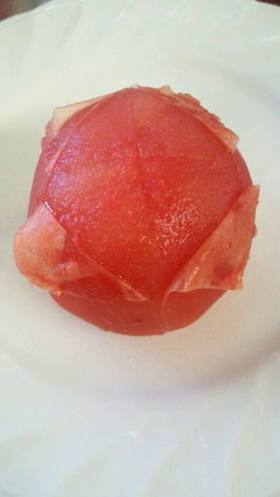 トマトは冷凍保存☆皮むきも切るのも簡単♪の写真