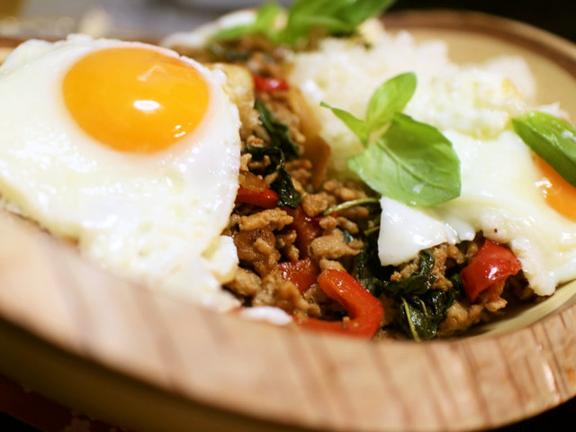 ガパオ 鶏挽肉のバジル炒めごはん レシピ 作り方 By Satorepi クックパッド 簡単おいしいみんなのレシピが357万品