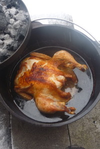 ダッチオーブンで鶏の半身揚げならぬ丸揚げ