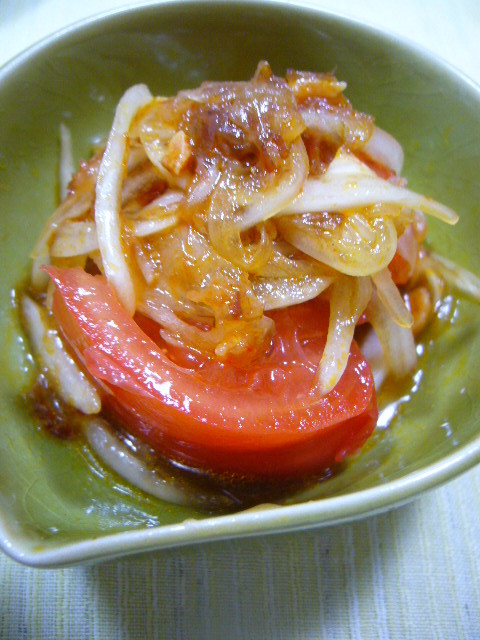 ラー油でピリ旨☆新玉ねぎとトマトのサラダの画像