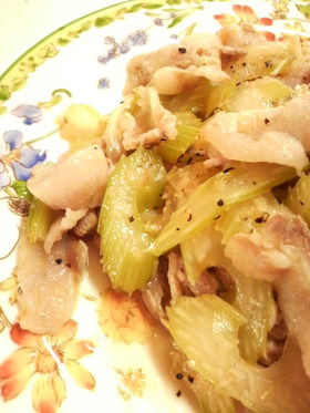 セロリと豚バラのネギ塩レモン炒め