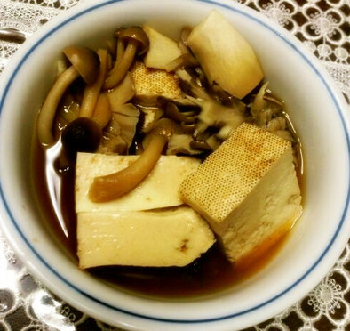 焼き豆腐ときのこのめんつゆ煮の写真