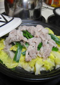 タジン鍋でキャベツと野菜の豚肉蒸し