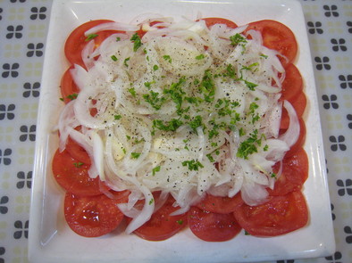 新玉ねぎとトマトのカルパッチョ風サラダの写真