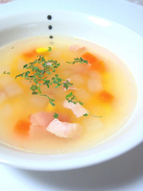 大根入り野菜コンソメスープ
