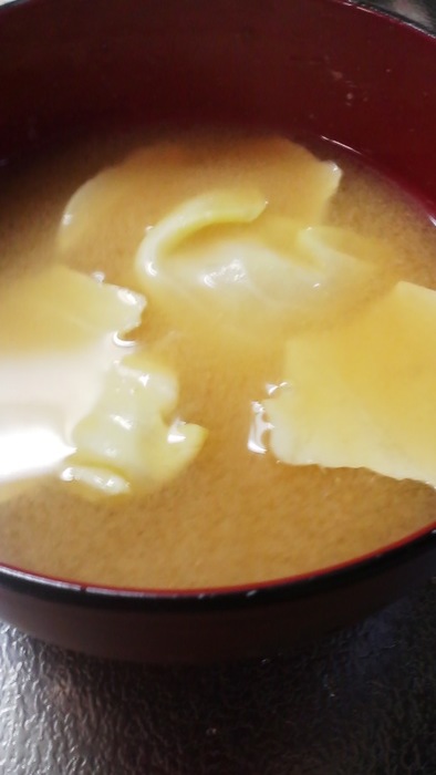 キャベツの味噌汁の写真