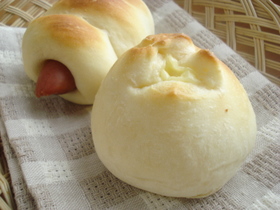 生クリーム入りパン
