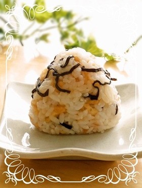 ☆天かすのおにぎり☆塩こんぶ入り